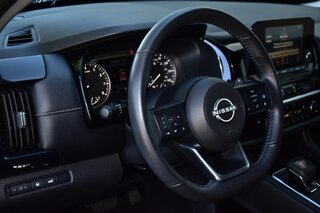 2025 Nissan Pathfinder SV 2WD — photo 17