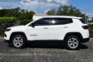2025 Jeep Compass Latitude 4x4 — photo 2