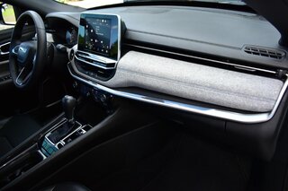 2025 Jeep Compass Latitude 4x4 — photo 13