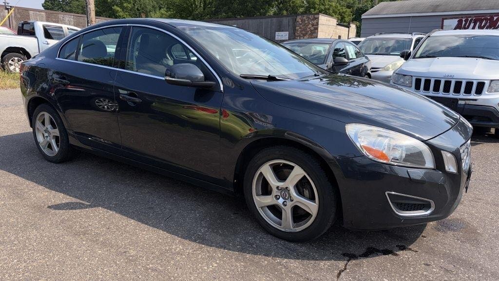 2013 Volvo S40, seller photo