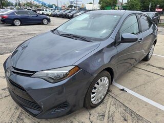2019 Toyota Corolla LE — photo 1