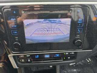 2019 Toyota Corolla LE — photo 13
