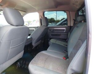 2015 Ram 1500 SLT Crew Cab SWB 2WD — photo 4