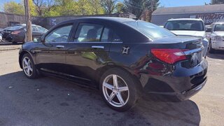 2011 Chrysler 200 LIMITED — photo 4