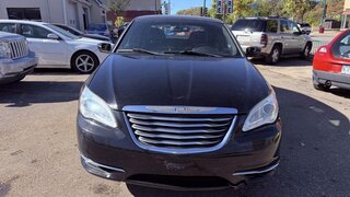 2011 Chrysler 200 LIMITED — photo 3