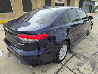2022 Toyota Corolla Hybrid LE — photo 4