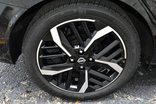 2024 Nissan Versa SR CVT — photo 9