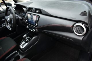 2024 Nissan Versa SR CVT — photo 13