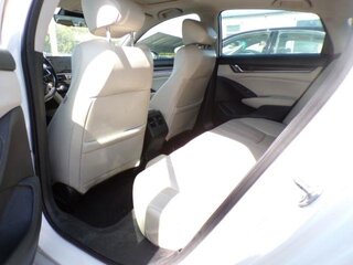 2018 Honda Accord Touring 2.0T — photo 4