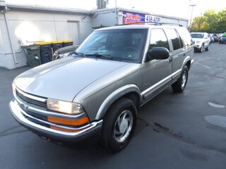 2001 Chevrolet Blazer 4dr 4WD LT — photo 2
