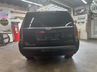 2020 Cadillac Escalade 4WD 4dr Luxury with Chrome wheels — photo 4