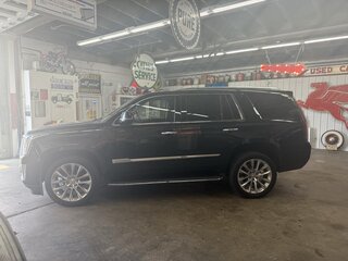 2020 Cadillac Escalade 4WD 4dr Luxury with Chrome wheels — photo 2