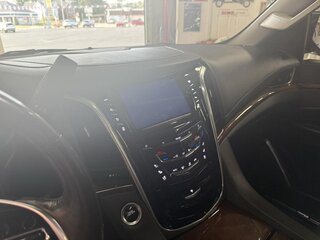 2020 Cadillac Escalade 4WD 4dr Luxury with Chrome wheels — photo 16