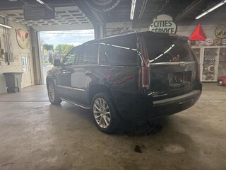2020 Cadillac Escalade 4WD 4dr Luxury with Chrome wheels — photo 3