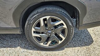 2025 Subaru Forester Premium Hybrid — photo 9