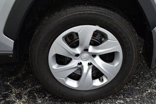 2024 Toyota Rav4 LE FWD (Natl) — photo 8