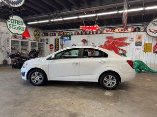2015 Chevrolet Sonic 4dr Sdn Auto LT — photo 2