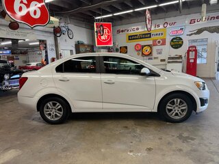 2015 Chevrolet Sonic 4dr Sdn Auto LT — photo 6
