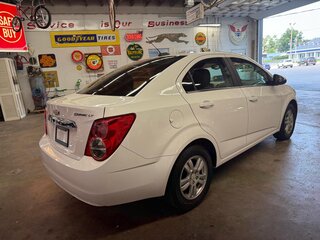 2015 Chevrolet Sonic 4dr Sdn Auto LT — photo 5