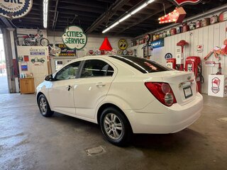 2015 Chevrolet Sonic 4dr Sdn Auto LT — photo 3