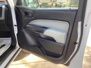 2018 Chevrolet Colorado WT — photo 15