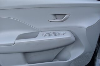 2025 Hyundai Kona SEL FWD — photo 14