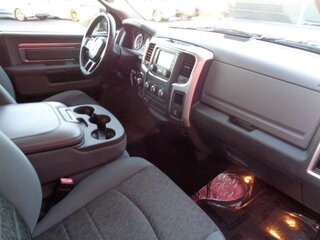 2014 Ram 1500 SLT Quad Cab 4WD — photo 11